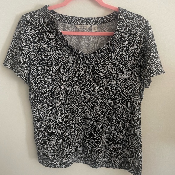 Liz Claiborne Tops - Liz Claiborne NY size M paisley t-shirt